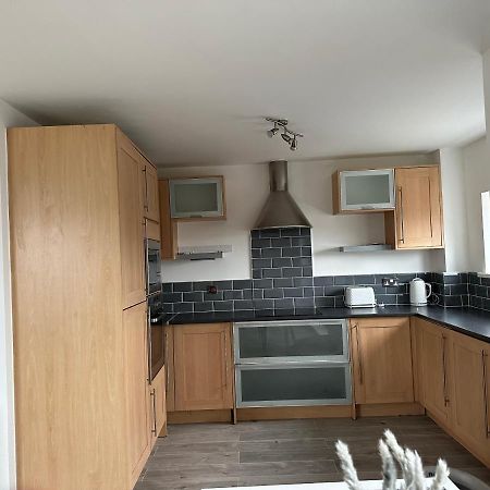 2 Bed Modern Apartment Swansea Exterior foto