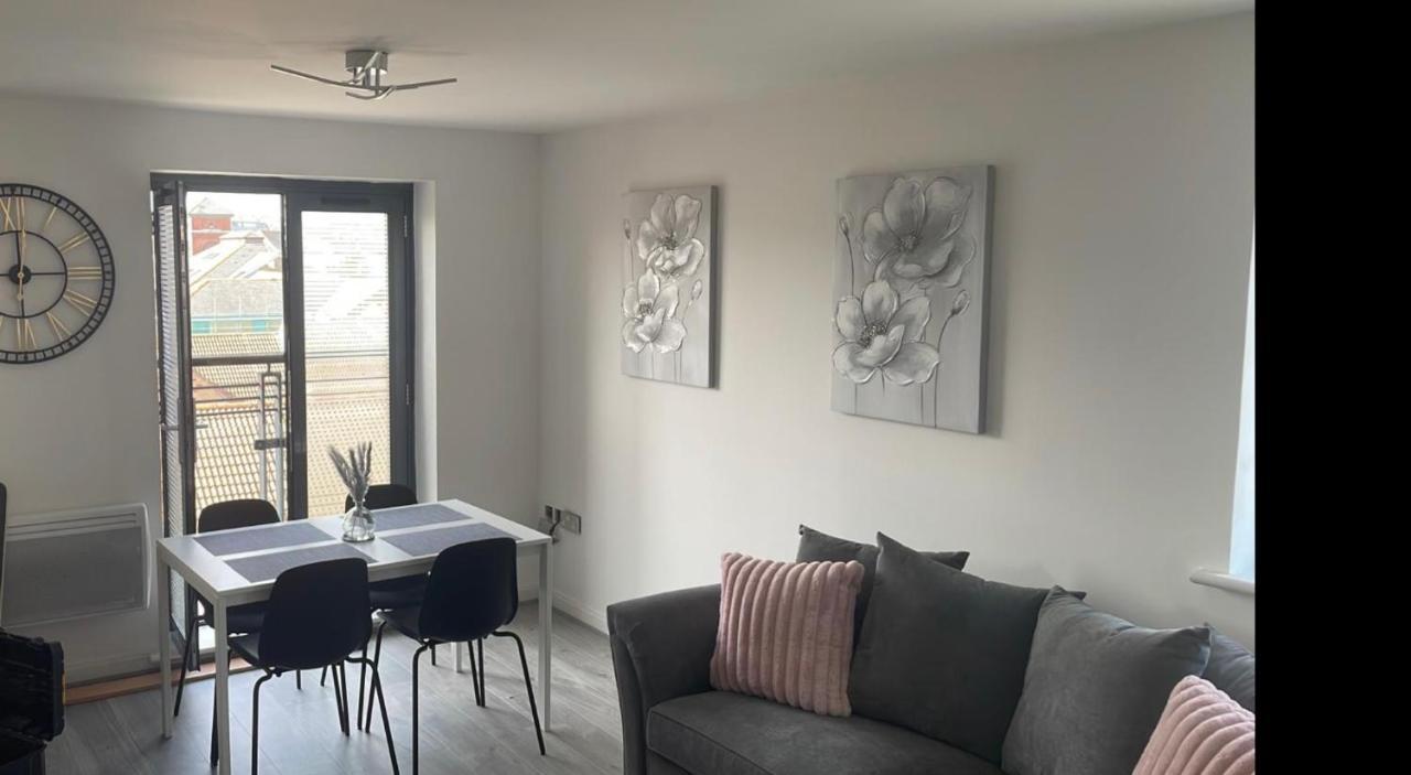 2 Bed Modern Apartment Swansea Exterior foto
