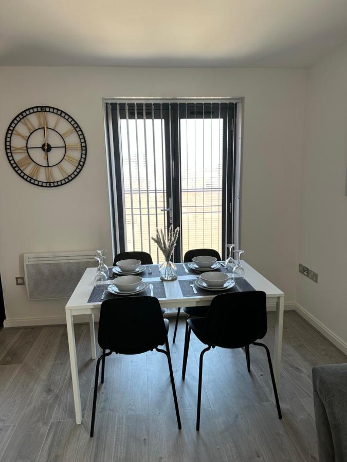 2 Bed Modern Apartment Swansea Exterior foto